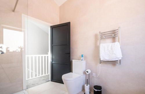 Luxury 4BDR House By Torr Property Group Short Lets & Serviced Accommodation With Free Gated Secure Parking & Private Patio Garden Liverpool - Foto 52