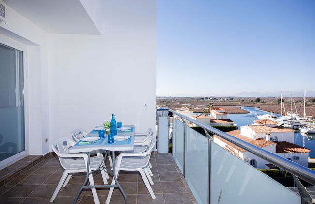 Beautiful Apartment With View - Photo 19