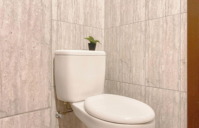 Spacious And Homey Studio At Cleon Park Apartment - Photo 12