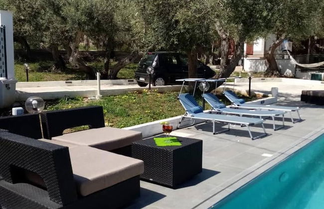 Countryside Villa With Private Pool - Photo 25