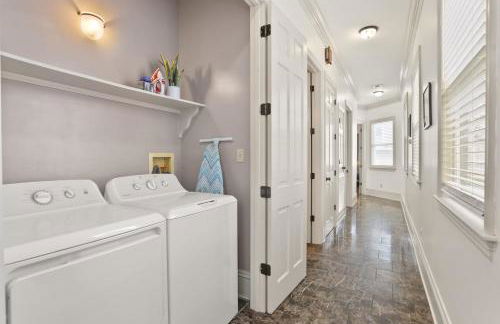 3BD HOME STEPS TO SAINT CHARLES Gated Parking - Foto 18