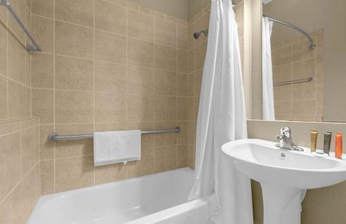 Sunny Summer in FL - Relax in a TownHome by Disney! - Foto 17