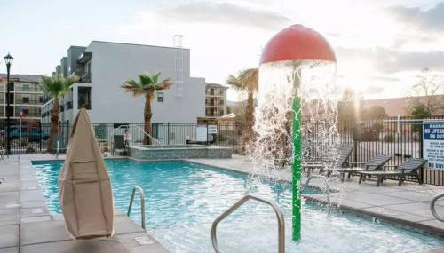 Spacious 5BR Resort Waterpark Access Sleeps 16 - Foto 4, Other