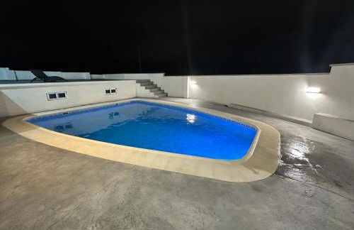 Bonito Chalet en Benidorm, negocios, estudios, salud - Foto 1