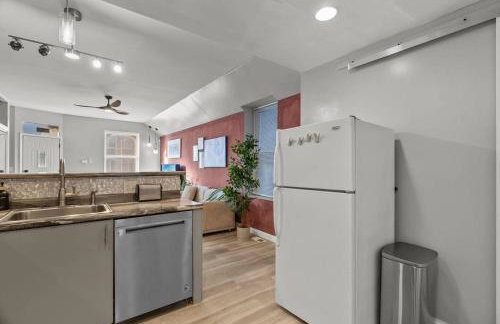 Boutique Studio Hideaway Near Forest Park - Photo 14