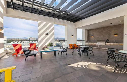 Spacious 1-Bedroom Gem with Downtown LA Views - Foto 20