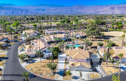 Desert Escape - Renovated, Steps from Pool - Foto 24