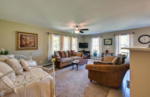 Quiet Killingworth Rental with Deck and Grill! - Foto 4