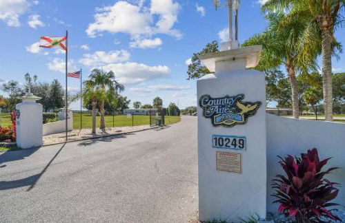 2 Bed Cozy Home, Dade City, Pickle Ball and Pool - Photo 41