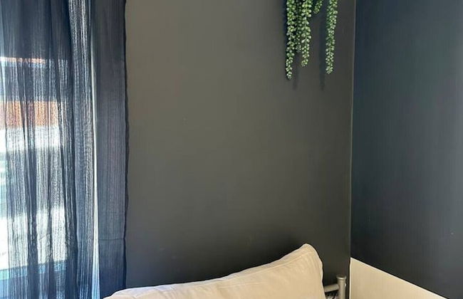 Large Five Bedroom Home with parking - Foto 19