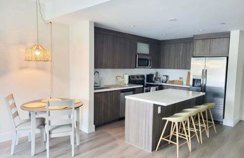 NEW Modern Condo FREE Parking & High Speed Wifi - Foto 9