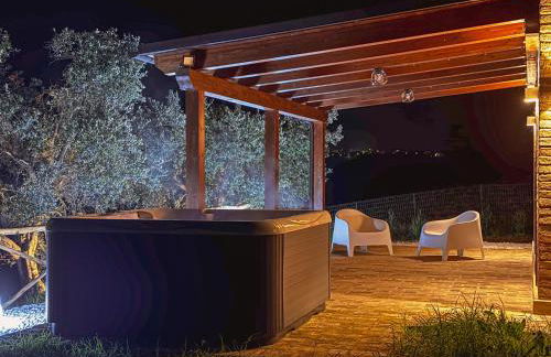 Private Pool & Jacuzzi with View by Host Hero - Foto 40