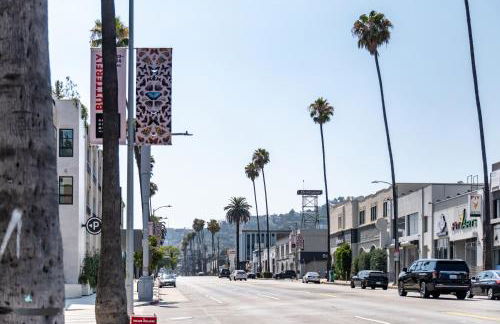 Luxury 2 Bedroom Residence With Fitness and Outdoor Pool - Photo 18