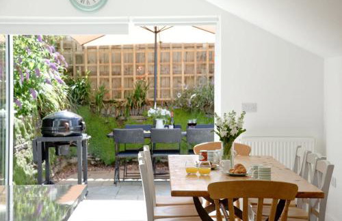 Charming Cottage, Wi-Fi, Parking, Pets Accepted - Foto 3