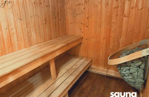 Getaway Villa- 3 mins to Mohegan- Fully Stocked with Two Full Beds & Fireplace- Jacuzzi, Saltwater Pools, Sauna - Foto 9