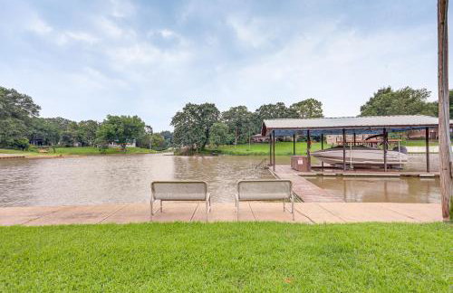 Lakefront Gun Barrel City Home with Dock and Deck - Foto 34