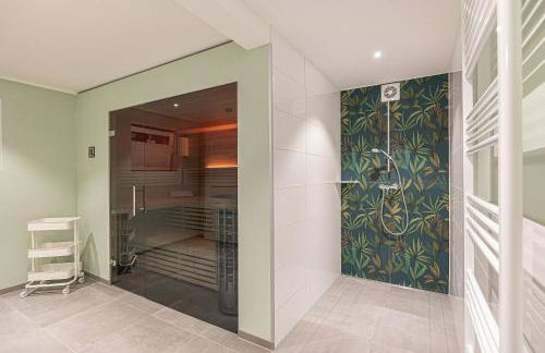 Traditional Architecture Meets Modern Design - Photo 16