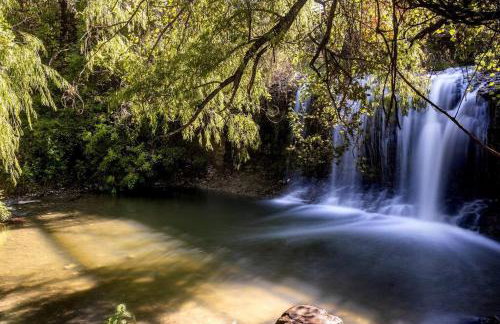Stunning Spanish-Style Retreat with Pool Sleeps 28 - Foto 9