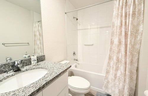 New 4-Bedroom Home – Perfect for Your Stay! - Foto 19