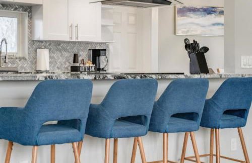 Luxe by Jenn - 3BR Retreat with Heated Pool - Photo 46