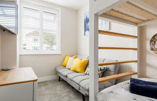 Modern 2bed Flat, Parking, Close to Beach & Shops - Photo 14