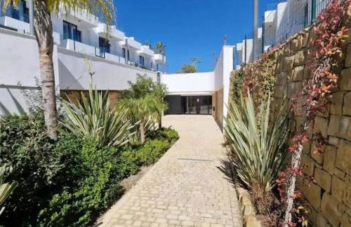 Pass the Keys Casa Ban, Spacious 3 Bedroom Townhouse - Photo 23