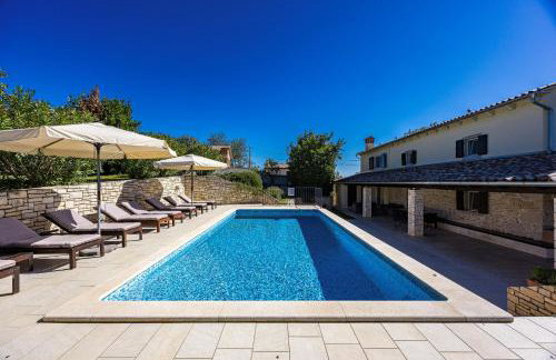 Charming Villa Antoana for families and kids in Labin - Rabac with kids playground & private pool - Foto 7