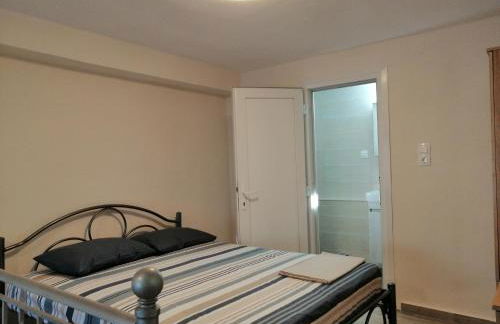 Marina's Apartments - White & Stone Apartment - Photo 22