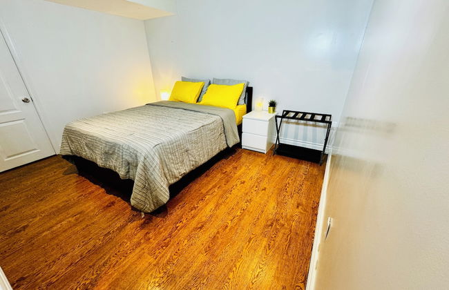 Cozy 2BR Retreat - Comfort & Convenience - Photo 6