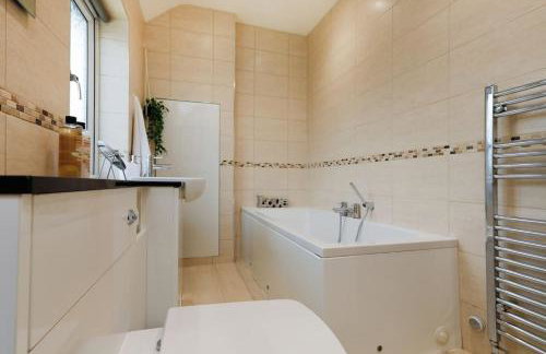 Comfy stays, Rotherham for contractors & Families, spacious, conservatory, free parking, wifi, 3BDR - Foto 41