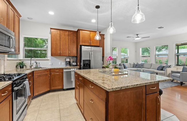 Large South Austin Home with a Pool - Foto 12