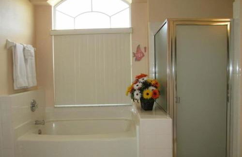 Family Fun Vacation Home 4 Bedroom Villa by RedAwning - Foto 28