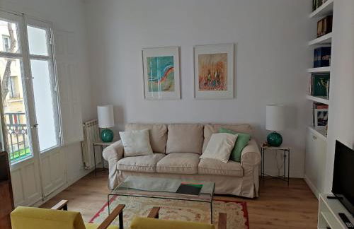 Piso reformado de Lujo de 2 dormitorios y 2 baños - Photo 1