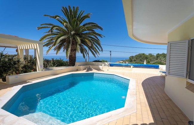 Silver Beautiful 4 Bedroom Vila Just Steps TO TH - Foto 1