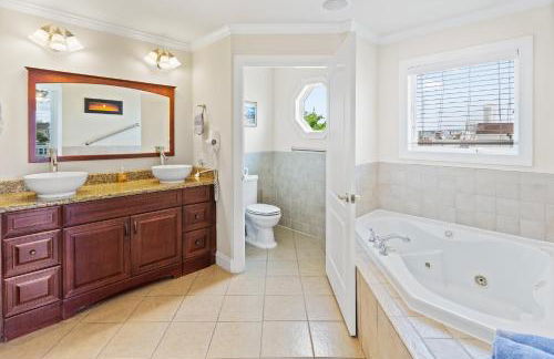 ❤️ The Top End Townhomes with Stunning Views On One-Of-A-Kind Rooftop Deck! WOW! - Foto 19