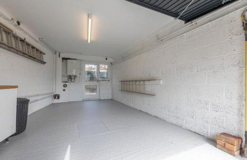 4 Bed City House with Private Garden and Parking - Foto 28