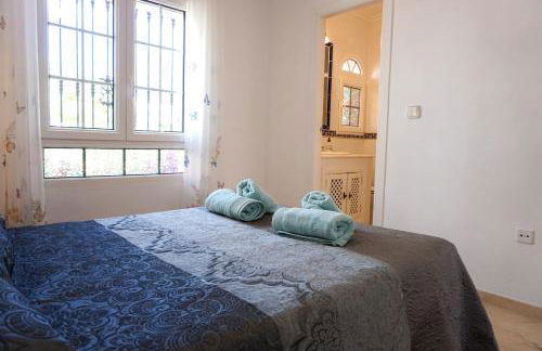 Spacious Ground floor apartment with Garden & Communal Pool - Foto 22