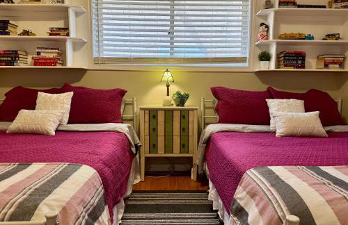 4 Bedroom Home in Best Location Parking Fireplace Back Yard Pets Welcome - Foto 28