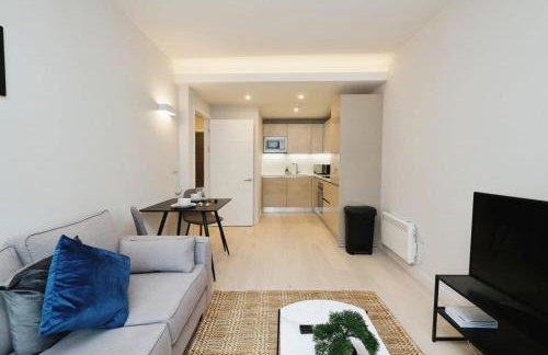 Modern 1 Bed Apt Bracknell- with parking - Photo 3