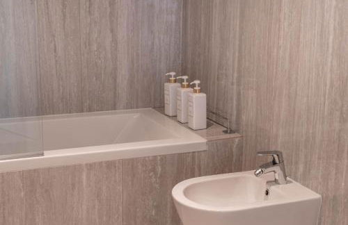 New Luxury Apartment, Sea View with Pool & Gym - Foto 29