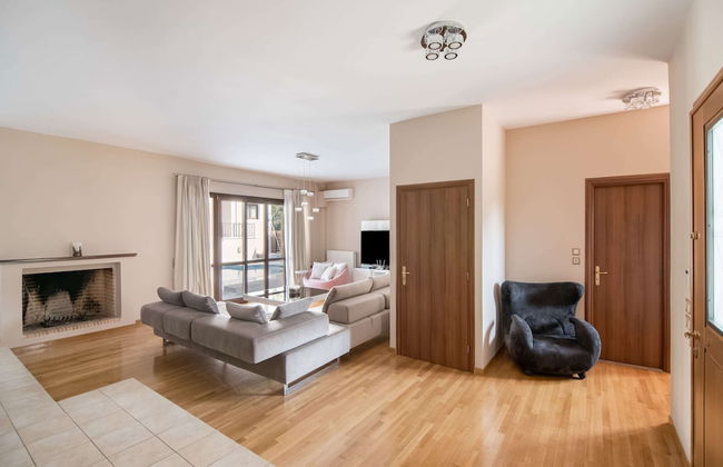 Inviting Villa in Anavissos With Communal Pool - Foto 16