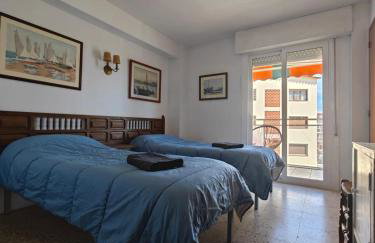 SPACIOUS FLAT WITH SEA VIEWS, FOR 8 PEOPLE WITH 3 BEDROOMS, 2 BATHROOMS and NEXT TO THE BEACH!! - Foto 4