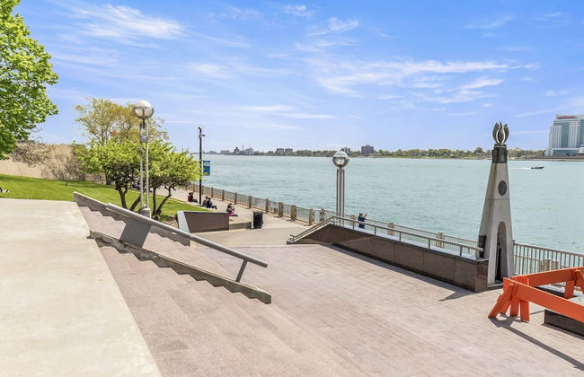 Pet Friendly 5BR Home near Downtown Detroit by RedAwning - Photo 32