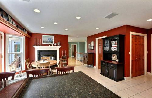 Four-Bedroom Luxury Vacation Rental on 80 Private Acres near Granite Peak, Wisconsin - Foto 25