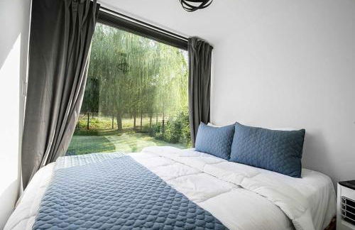 Luxury 4-Bedroom Container Home, Hot-Tub & Firepit - Foto 14