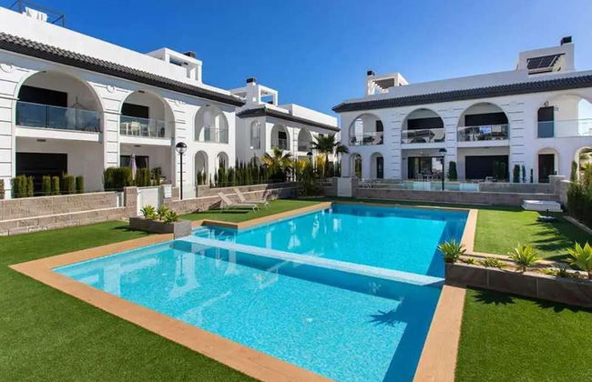 Sunset Paradise - Sleeps 4, Pool, Terrace & Views - Foto 1