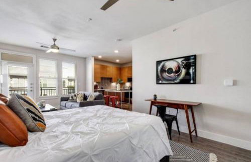 Luxurious Studio, Work from Home, Wifi, Riverwalk - Photo 12