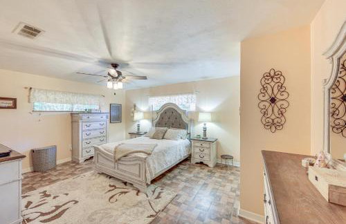 Fire Pit and Patios Peaceful Alto Getaway! - Foto 16