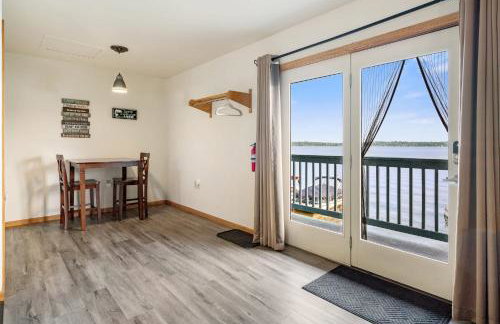 Lakeside Double Queen Suite Upper-Level Retreat - Foto 23