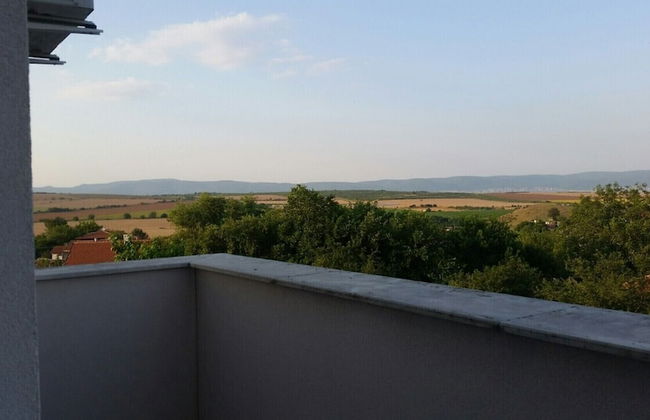 Remarkable 2-bed Apartment in Aleksandrovo - Photo 15